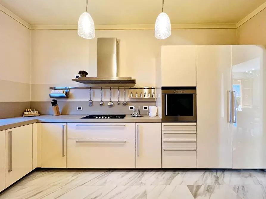 Immagine 17 di Villa in vendita  a Pietrasanta