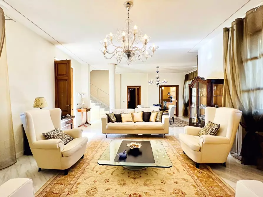 Immagine 4 di Villa in vendita  a Pietrasanta