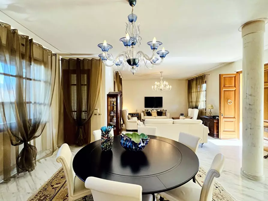 Immagine 21 di Villa in vendita  a Pietrasanta