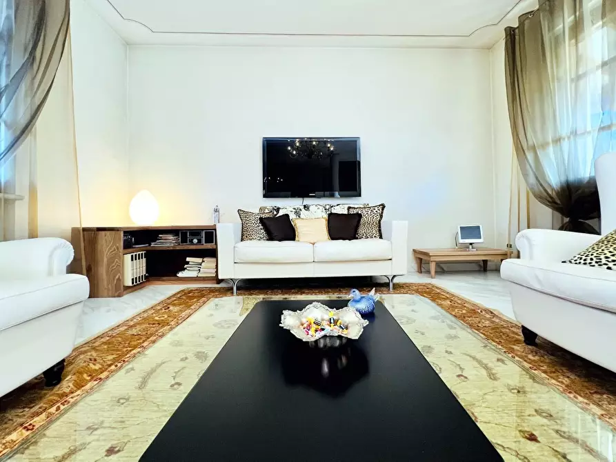 Immagine 7 di Villa in vendita  a Pietrasanta