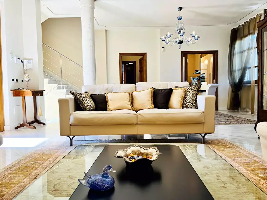 Immagine 10 di Villa in vendita  a Pietrasanta