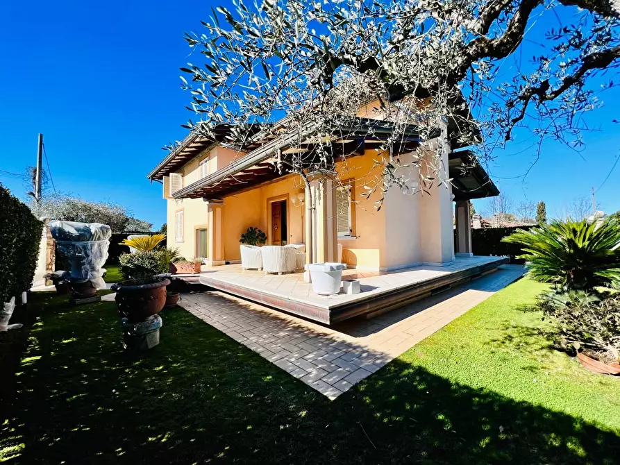 Immagine 82 di Villa in vendita  a Pietrasanta