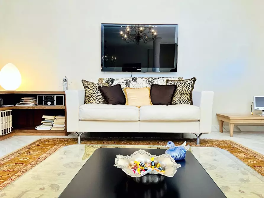 Immagine 8 di Villa in vendita  a Pietrasanta