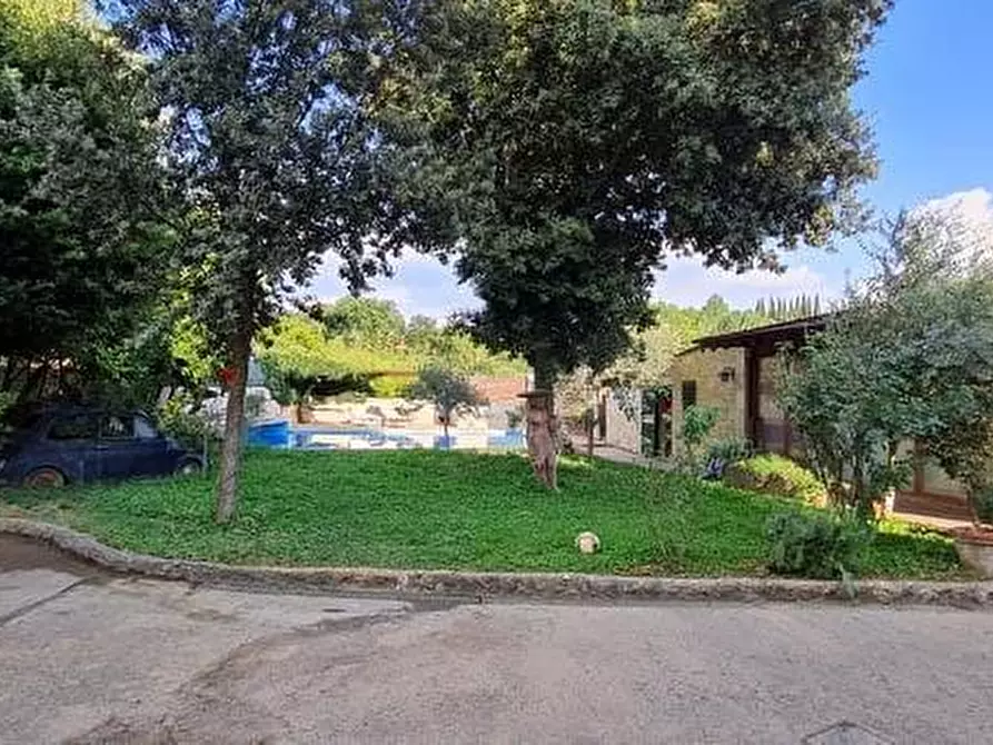 Immagine 9 di Villa in vendita  a Colle Di Val D'elsa