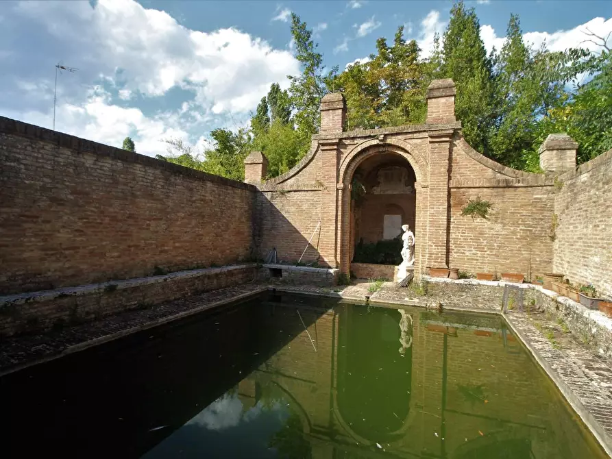 Immagine 18 di Porzione di casa in vendita  a Siena