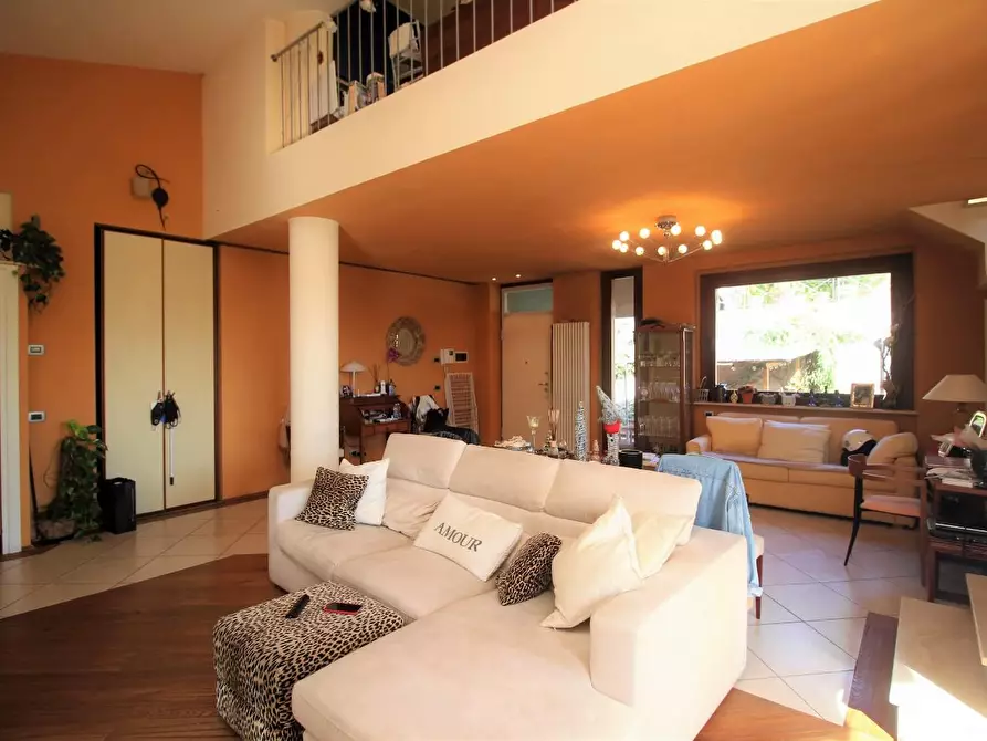 Immagine 8 di Porzione di casa in vendita  a Siena