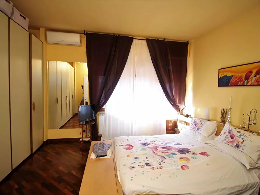 Immagine 10 di Porzione di casa in vendita  a Siena