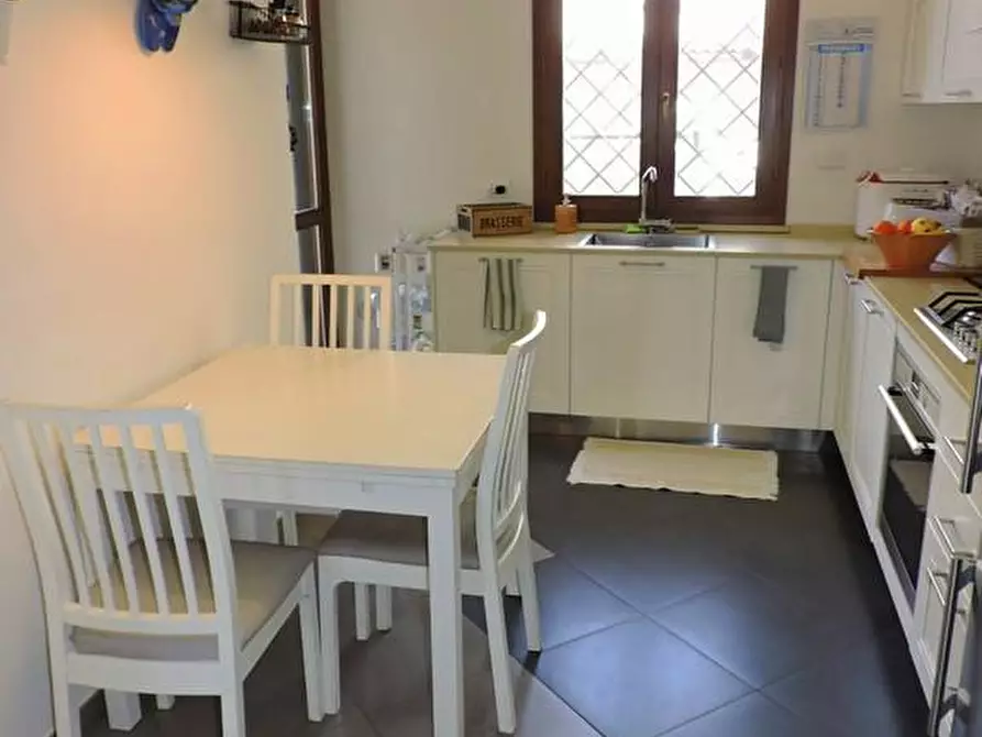 Immagine 16 di Casa quadrifamiliare in vendita  a Cascina