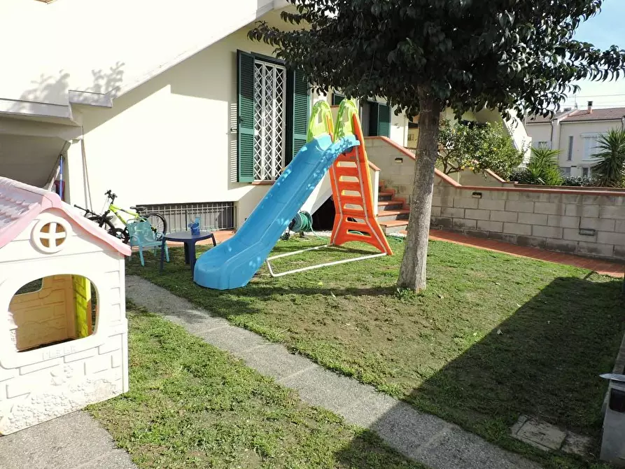 Immagine 6 di Casa quadrifamiliare in vendita  a Cascina