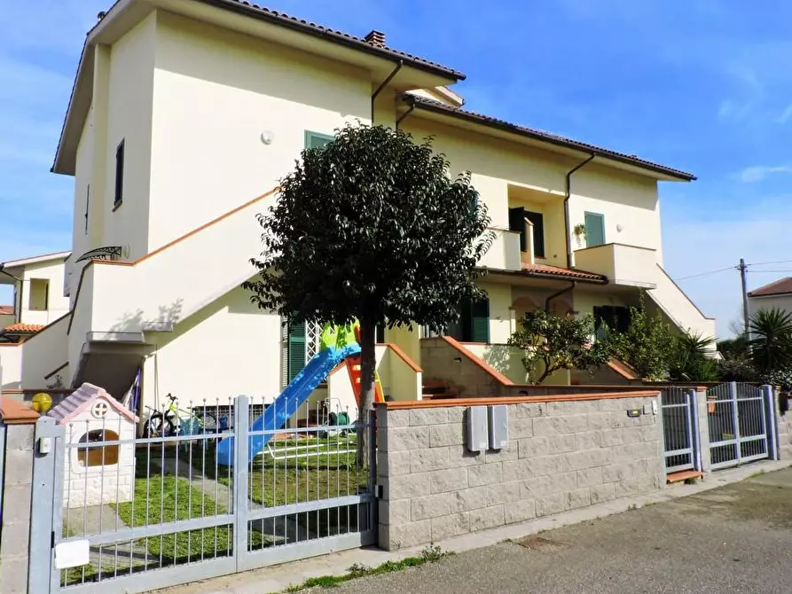 Immagine 2 di Casa quadrifamiliare in vendita  a Cascina