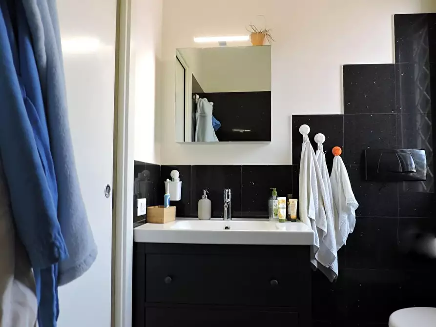 Immagine 37 di Casa quadrifamiliare in vendita  a Cascina