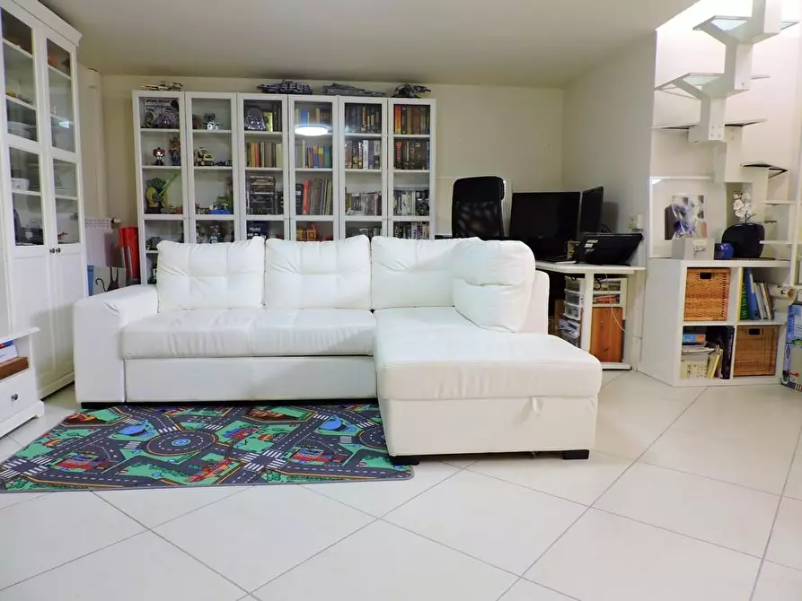 Immagine 49 di Casa quadrifamiliare in vendita  a Cascina