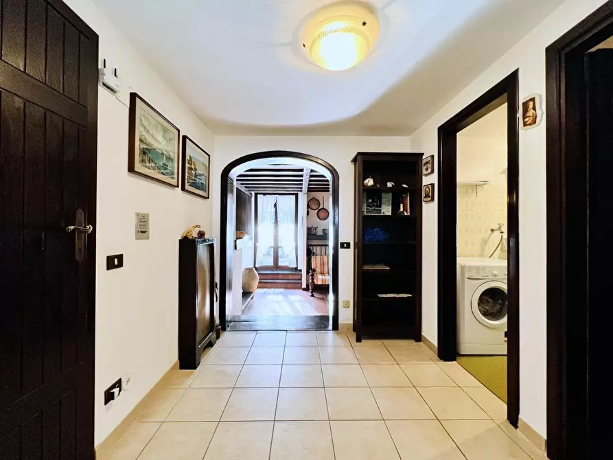 Immagine 4 di Villa in vendita  a Camaiore