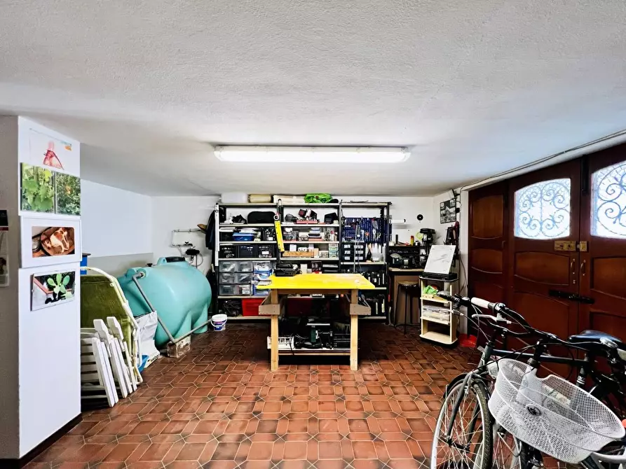 Immagine 17 di Villa in vendita  a Camaiore