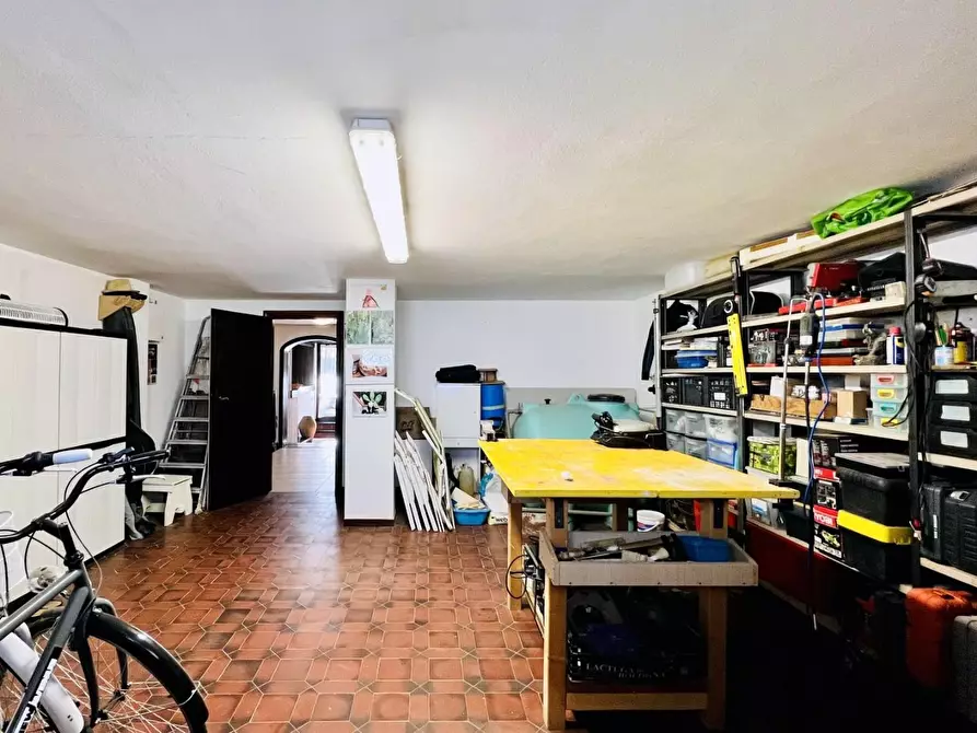 Immagine 18 di Villa in vendita  a Camaiore