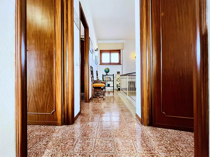 Immagine 61 di Villa in vendita  a Camaiore