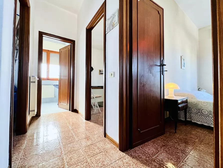 Immagine 50 di Villa in vendita  a Camaiore