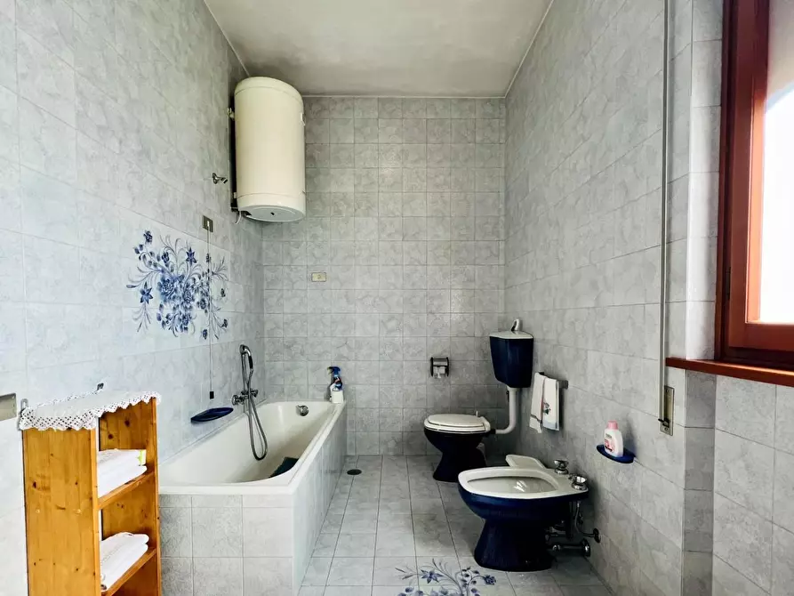 Immagine 59 di Villa in vendita  a Camaiore