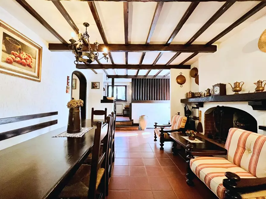 Immagine 8 di Villa in vendita  a Camaiore