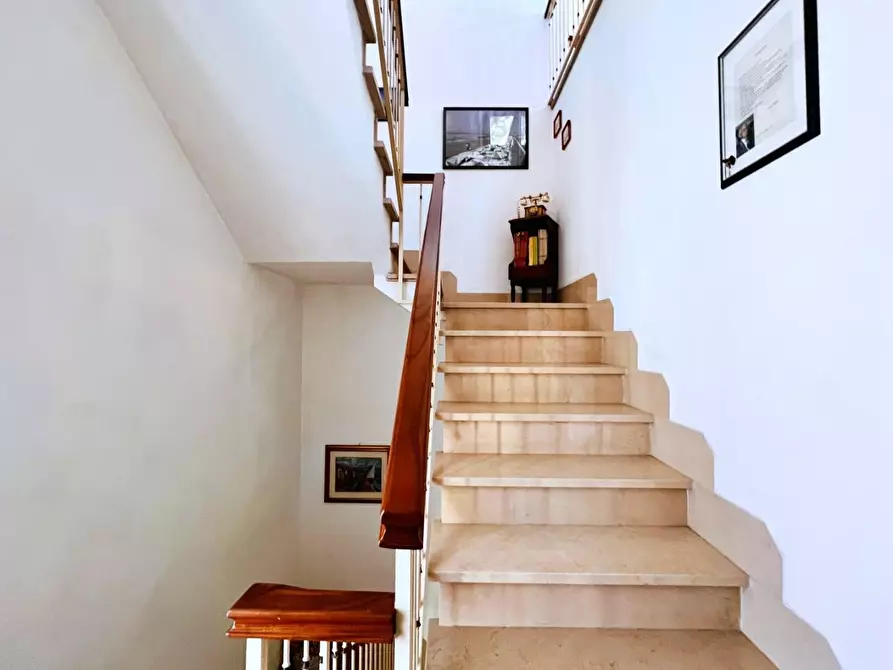 Immagine 47 di Villa in vendita  a Camaiore