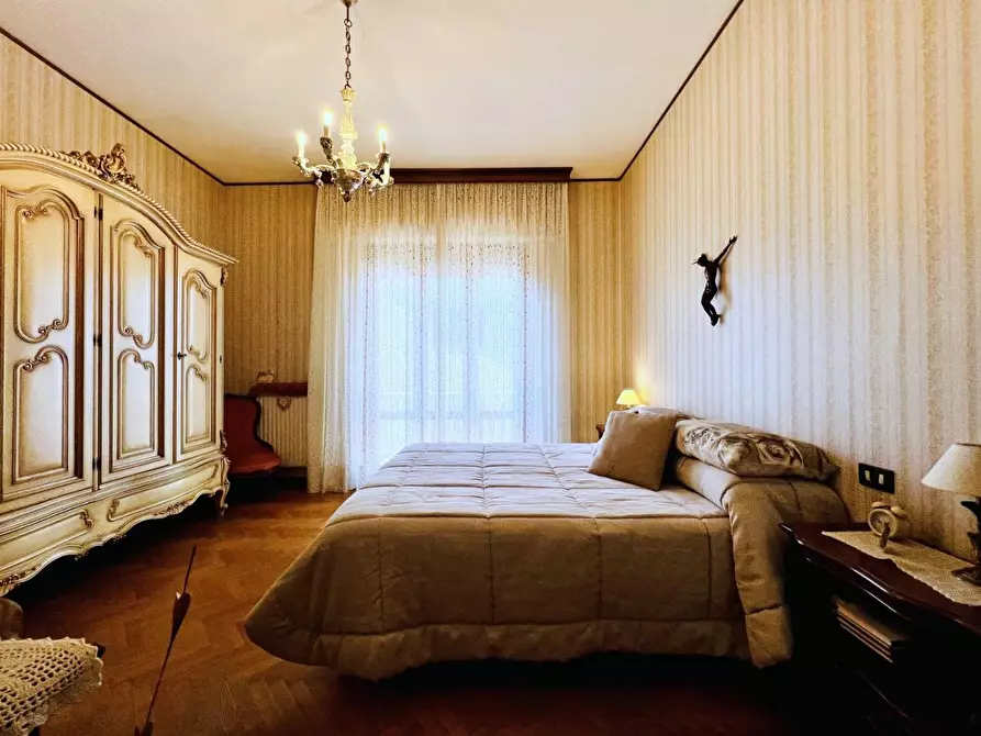 Immagine 42 di Villa in vendita  a Camaiore