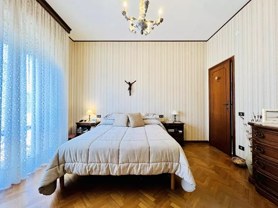 Immagine 43 di Villa in vendita  a Camaiore