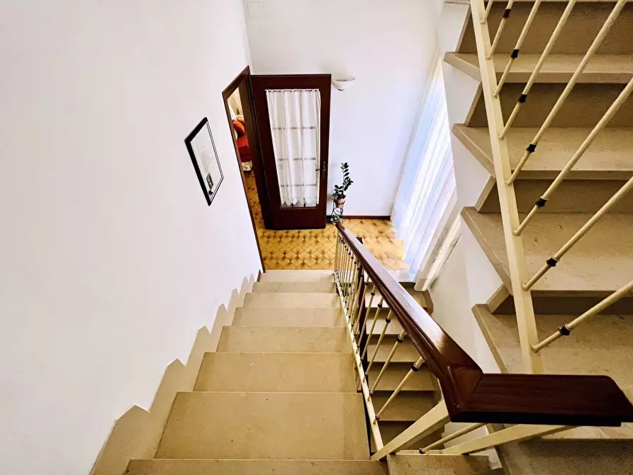 Immagine 65 di Villa in vendita  a Camaiore