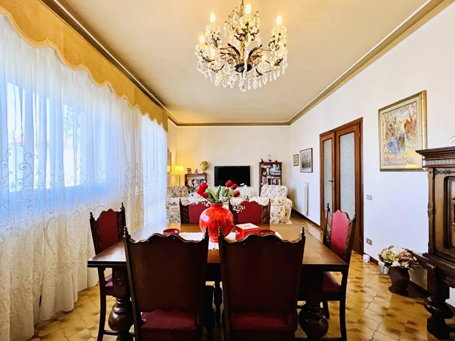 Immagine 29 di Villa in vendita  a Camaiore