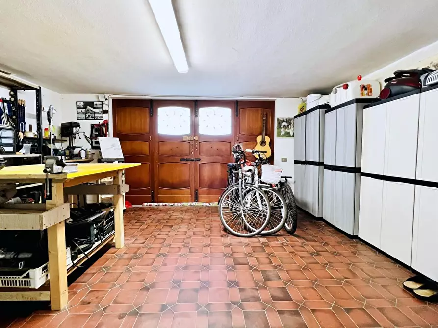 Immagine 16 di Villa in vendita  a Camaiore