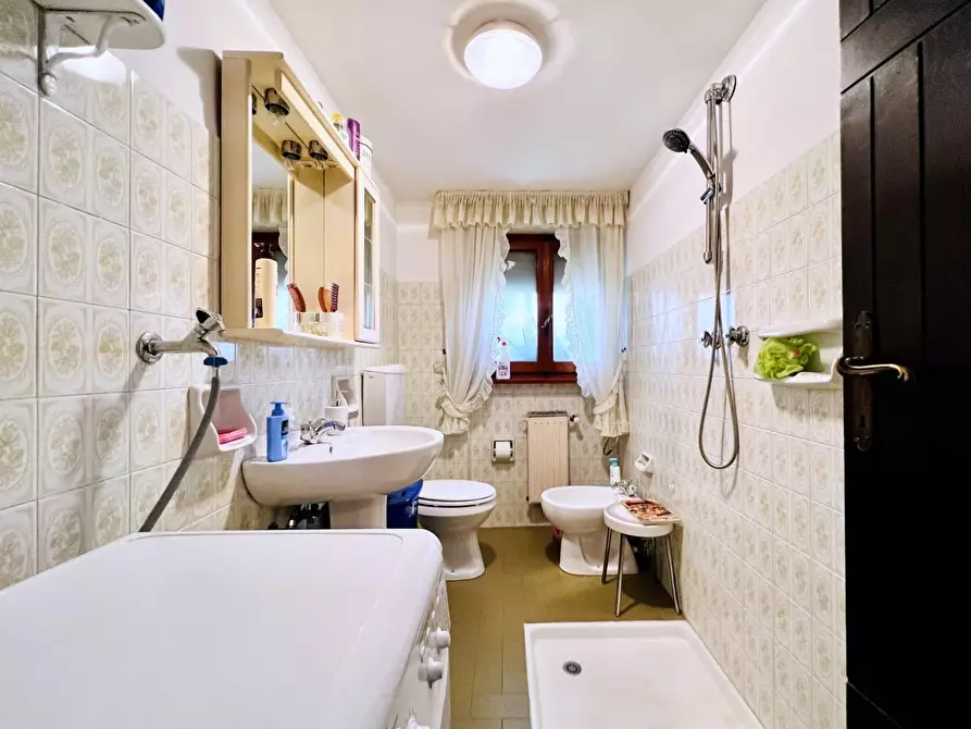 Immagine 14 di Villa in vendita  a Camaiore