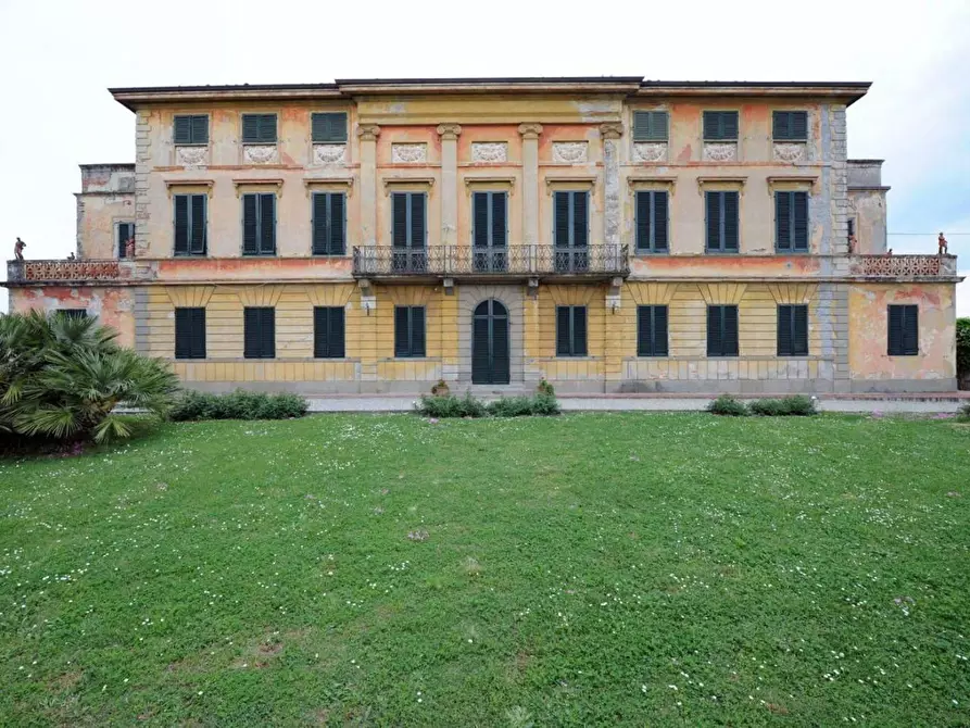 Immagine 1 di Immobile di prestigio in vendita  a Capannori