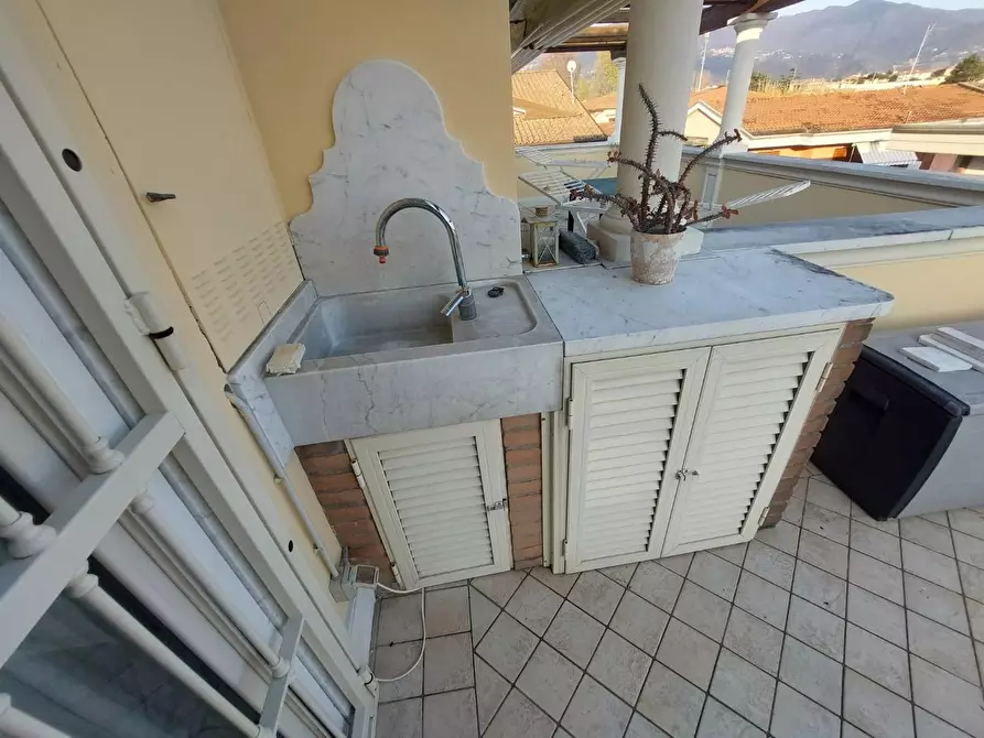 Immagine 3 di Appartamento in vendita  a Massa