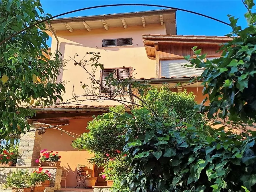 Immagine 1 di Villa in vendita  a Gaiole In Chianti
