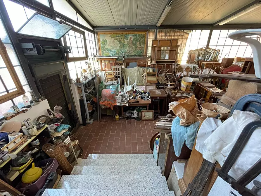 Immagine 12 di Locale commerciale in affitto  a Massa