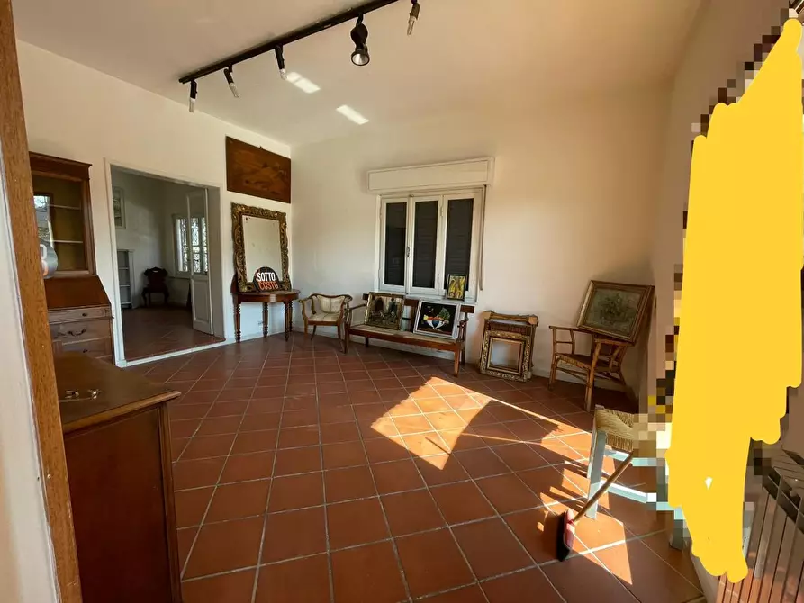 Immagine 3 di Locale commerciale in affitto  a Massa