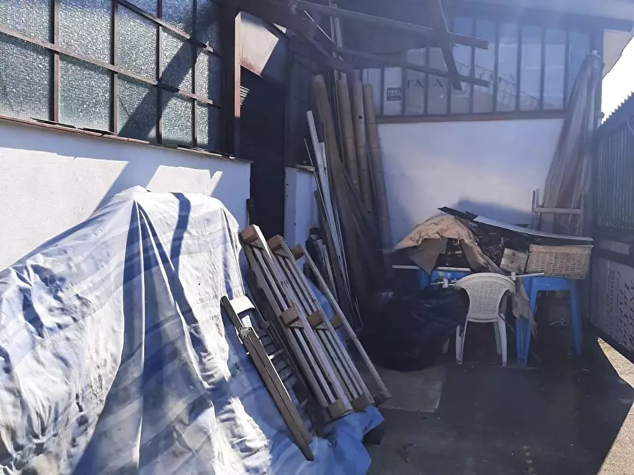 Immagine 6 di Locale commerciale in affitto  a Massa