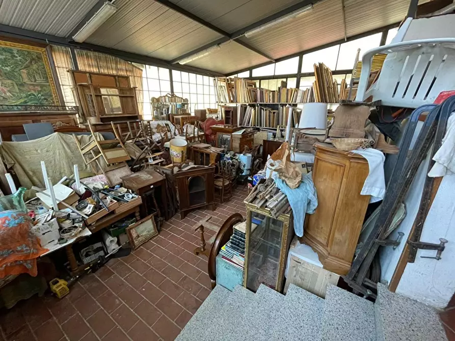 Immagine 9 di Locale commerciale in affitto  a Massa