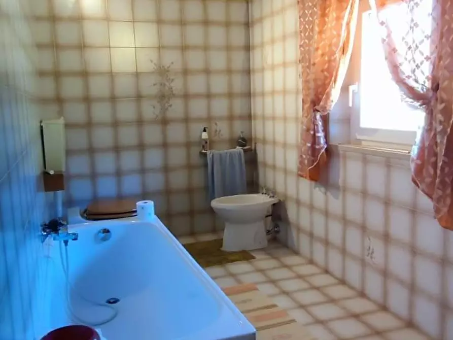 Immagine 22 di Casa semindipendente in vendita  a Lucca