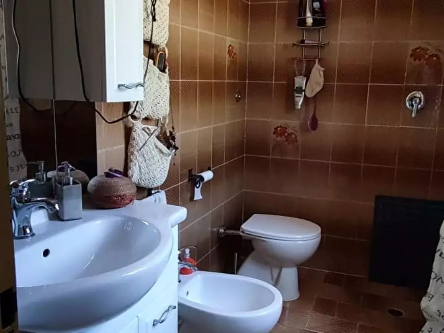 Immagine 10 di Casa semindipendente in vendita  a Lucca