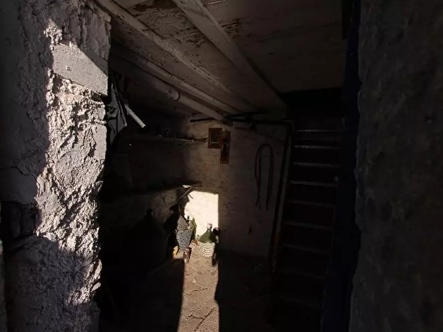 Immagine 13 di Rustico / casale in vendita  a La Spezia