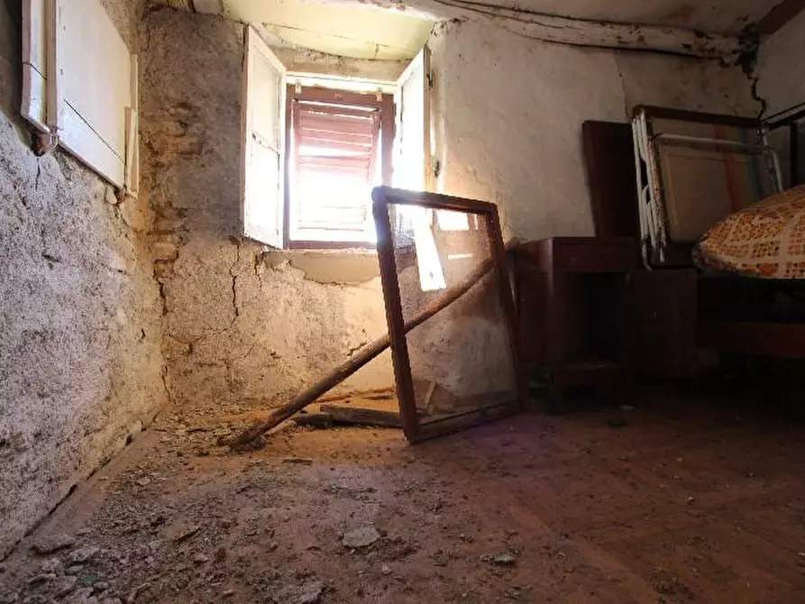 Immagine 3 di Rustico / casale in vendita  a La Spezia