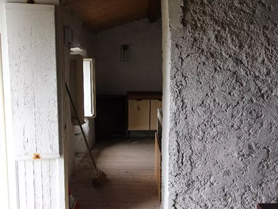 Immagine 13 di Rustico / casale in vendita  a La Spezia