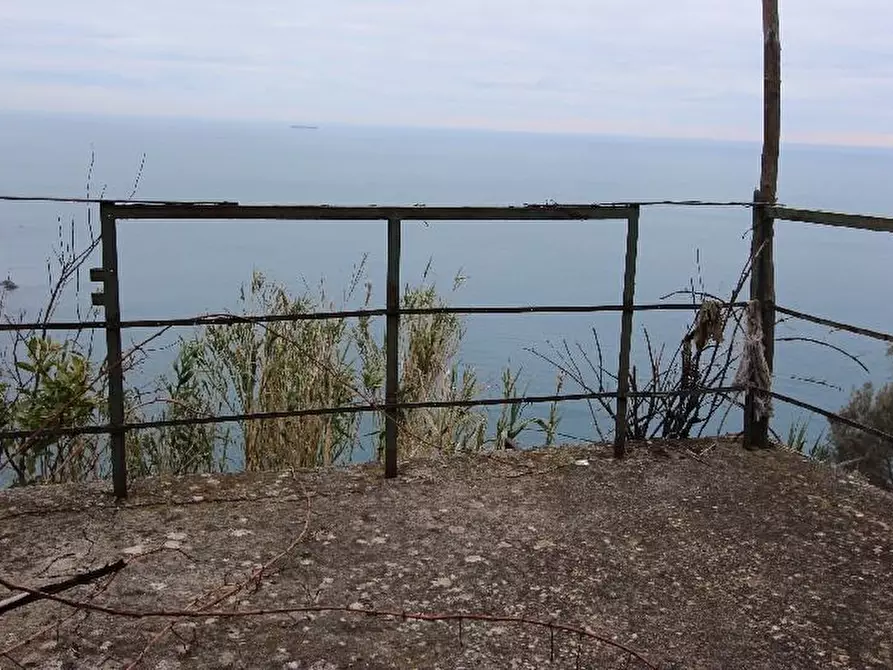 Immagine 16 di Rustico / casale in vendita  a La Spezia