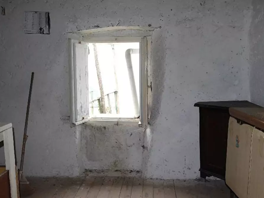 Immagine 12 di Rustico / casale in vendita  a La Spezia