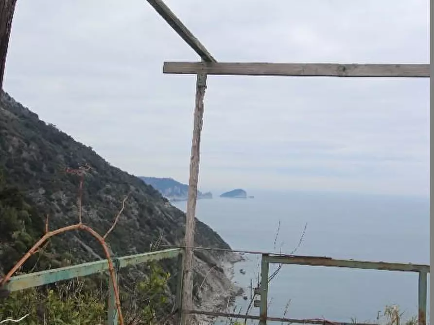 Immagine 8 di Rustico / casale in vendita  a La Spezia