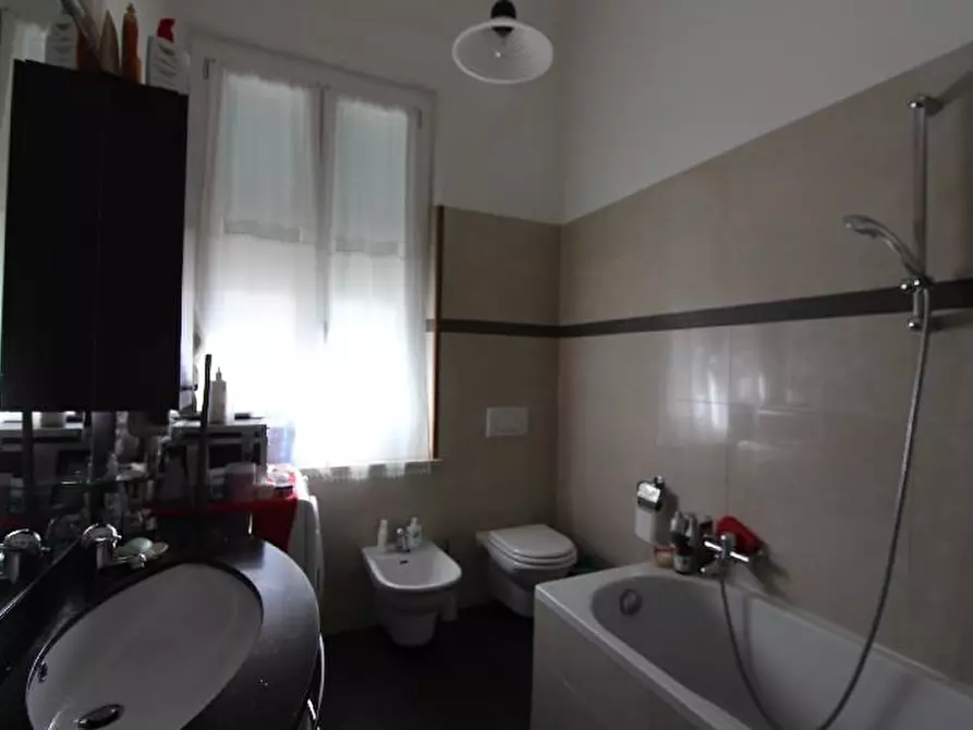 Immagine 11 di Casa semindipendente in vendita  a La Spezia