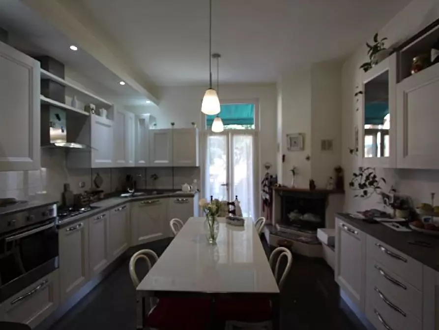 Immagine 2 di Casa semindipendente in vendita  a La Spezia