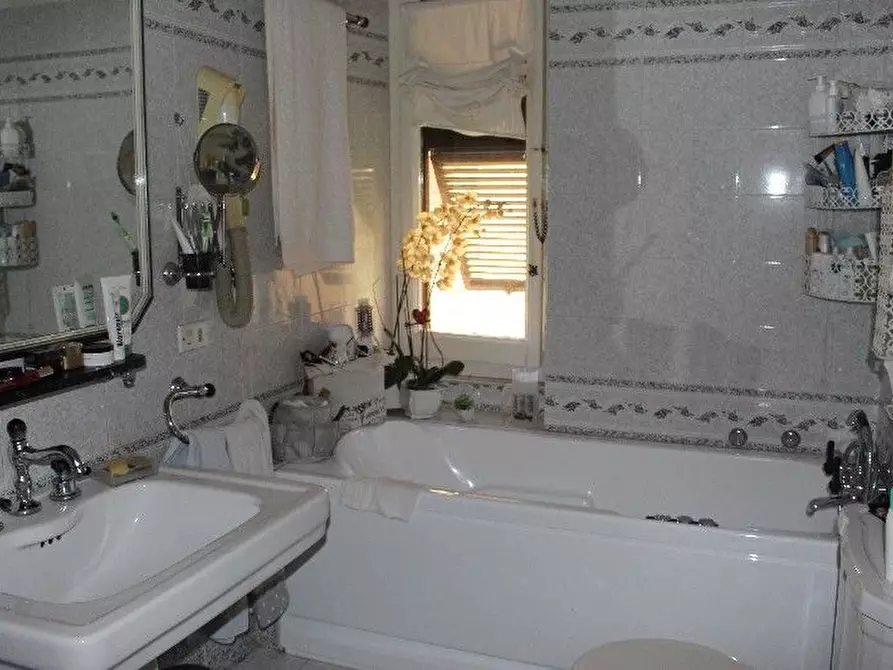 Immagine 6 di Appartamento in vendita  a La Spezia