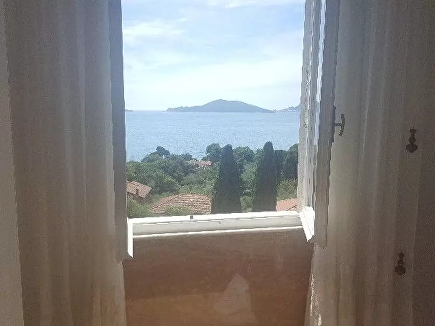 Immagine 13 di Appartamento in vendita  a Lerici