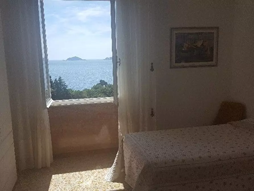 Immagine 2 di Appartamento in vendita  a Lerici